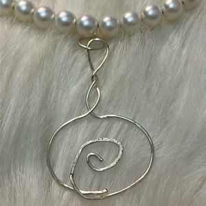 Music Note Hammered Oddity Silver Pendant Faux Pearls Stretchy Necklace